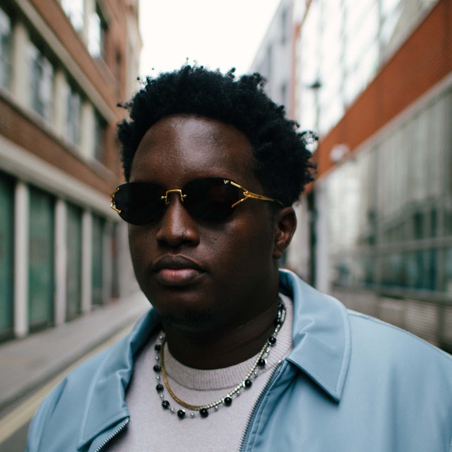 This Ugandan star <a href="/itsJoshuaBaraka/">B’RAKA</a> is a guy to watch. Man is making real music, and he is building a solid global brand. 

Ugandans, let's make this guy a bigger star 🌟.