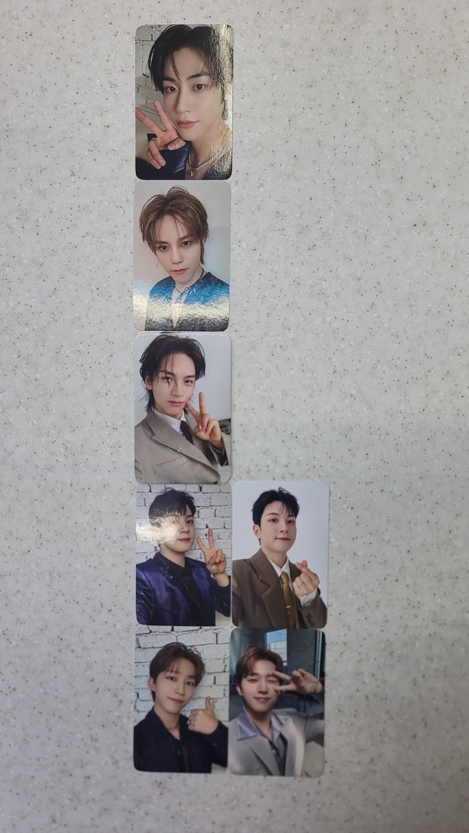 92_10_31's tweet photo. 엔플라잉 에버래스팅 팬시 버전 앨범 포카 교환

저 : 사진의 재현 포카
님 : 사진에 없는 승협, 훈, 재현 포카

#엔플라잉 #NFlying #에버래스팅 #Everlasting https://t.co/u3GzvS5CWx