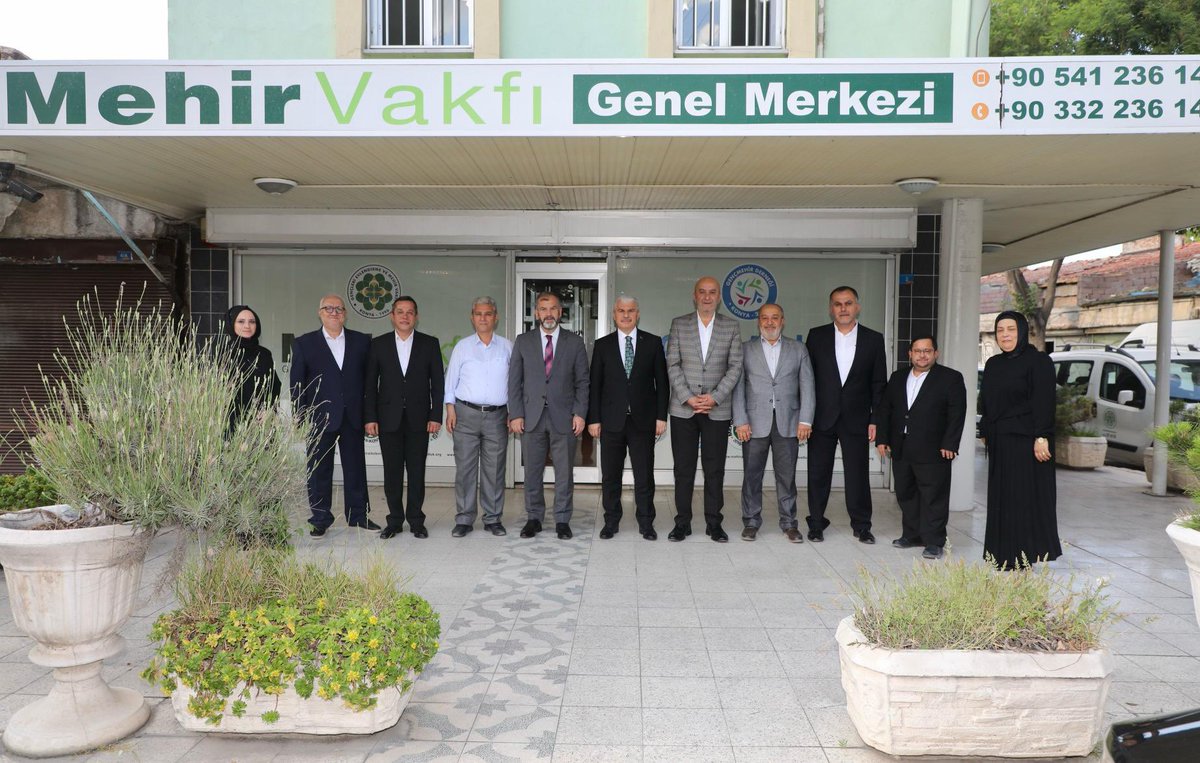 Valimiz İbrahim Akın, Konya Mehir Vakfı’nı ziyaret ederek Mehir Vakfı Mütevelli Heyeti Başkanı Mustafa Özdemir'den, vakfın yürüttüğü sosyal sorumluluk projeleri ve ulusal/uluslararası faaliyetleri hakkında bilgi aldı.

➡️  konya.gov.tr/valimiz-ibrahi…

<a href="/Vali_Akin/">İbrahim Akın</a>