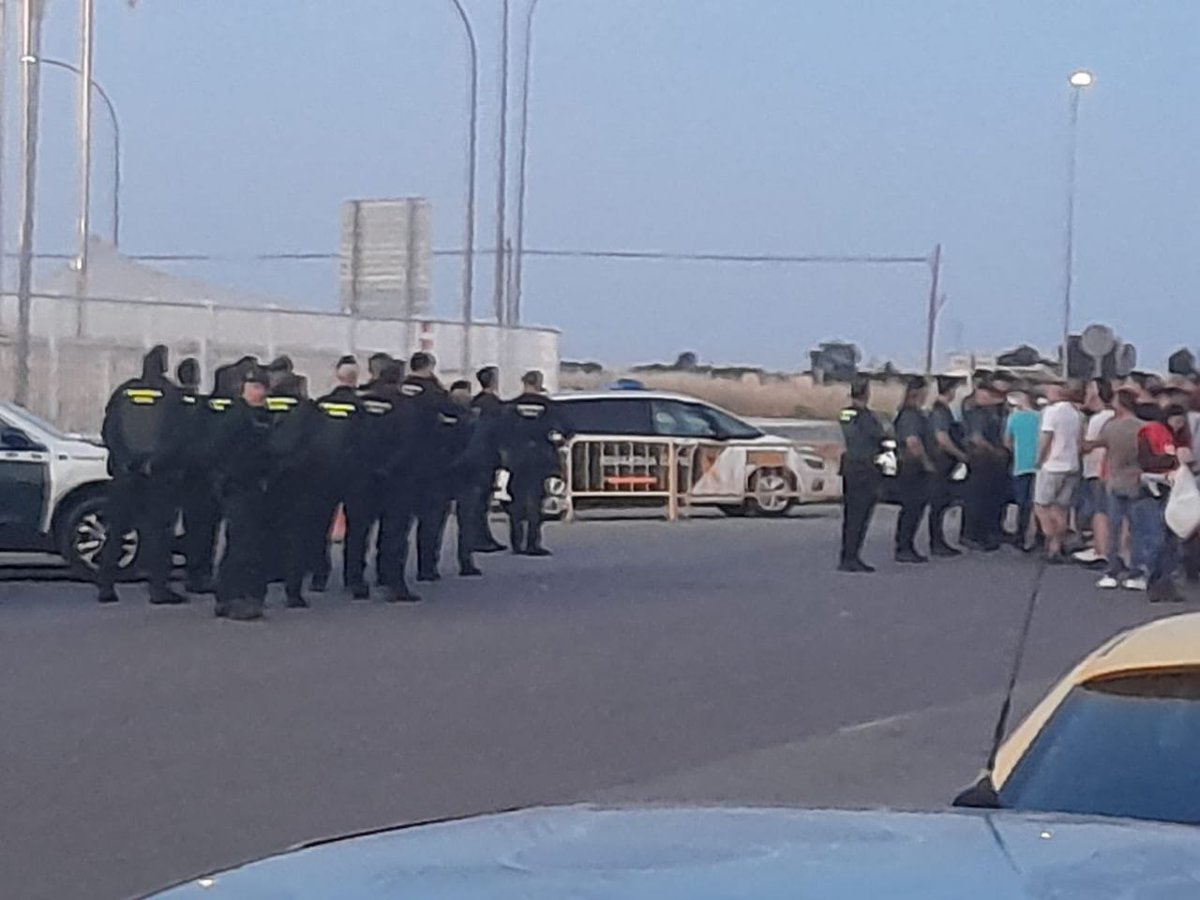 CGT_Madrid's tweet photo. VESTAS | Los trabajadores de #Vestas, fábrica de palas eólicas de #Damiel #Ciudad Real, están de #huelga. Sus trabajadores viven la 3a de las cuatro jornadas convocadas para reivindicar medidas que refuercen la salud laboral y el convenio colectivo.
#VESTASenLucha
@SovCgt @CGT https://t.co/RRfPCXlyCC