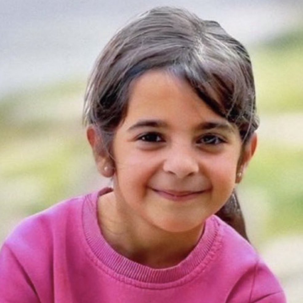 Aylardır sözde narinin avukatıyiz diyen çantasız avukatlar kuş olup uçtular lan beyinsizler karpuz kadar kafanız var çekirdeği kadar beyniniz yok kurban olun narinime ve ailesine komplocu adiler.