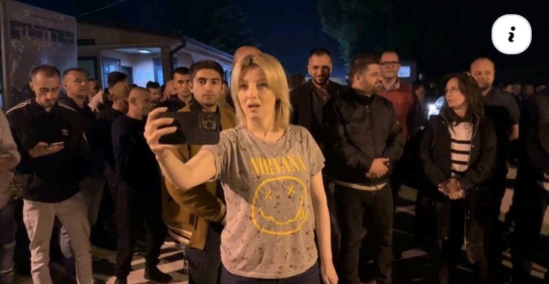 Без програма одобрена од Советот на град Скопје, директорот на Комунална хигиена Рустеми, пулен на Блерим Беџети, на своја рака пред месец-два вработува 170 луѓе за кои прашање е дали одат на работа. Ама на повик на Данела - тука се да и чуваат леџа за спас на ДУИ.