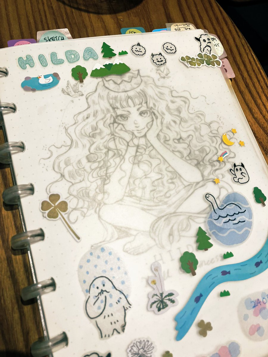 작품노트..끼고서... 열심히.. 쓰고 있습니다.... 7월 출간을 위해(!!!!)

과거 ‘트롤 공주의 ~’ 라는 제목이었던...

‘여름 숲에서 온 힐다’

조아라에 맛보기로 오래전 올라왔던 그 작품

joara.com/book/1702498

10만자 3권쯤 단행.. 목표로 하구 있어요...