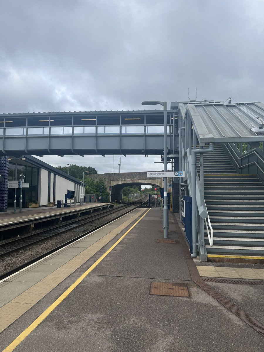 Ahhh shit here we go again 

✈️ -> Twitchcon