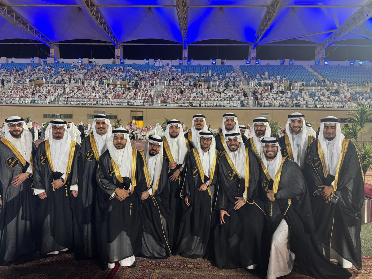اللهم ليس بجهدي واجتهادِي وإنما بتوفيقك وتيسيرك 🤲🏻

تشاركنا مختلف المشاعر وقضينا أجمل الأوقات مع خير رفقة واليوم نطوي هذه الصفحة ونختتم رحلتنا في كلية الطب 

شكراً أبي وأمي على كل شيء، ورفيقة دربي على سندها لي، ولجدي وجدتي على دعائهم ودعمهم، ولجميع من دعمني ووقف بجانبي❤️
