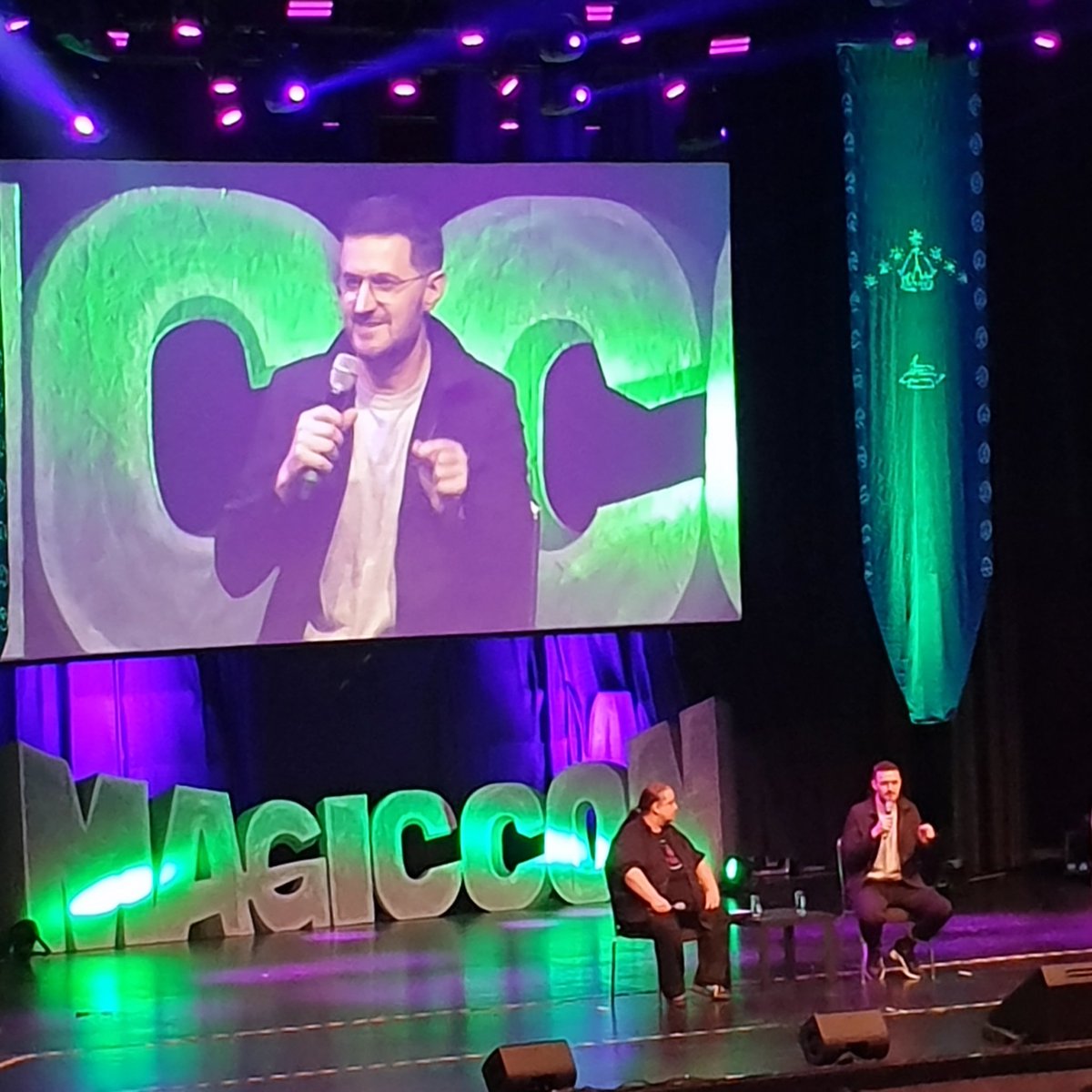 gonzobyrne's tweet image. #dailyarmitage #richardarmitage #magiccon