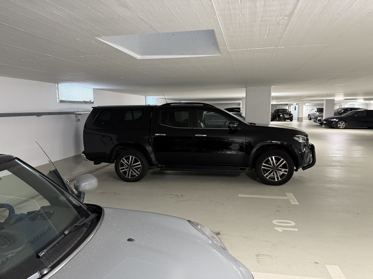 На соседней парковке появился просто передвижной замок

Он по площади выглядит больше моей первой общаги😨

Кайф