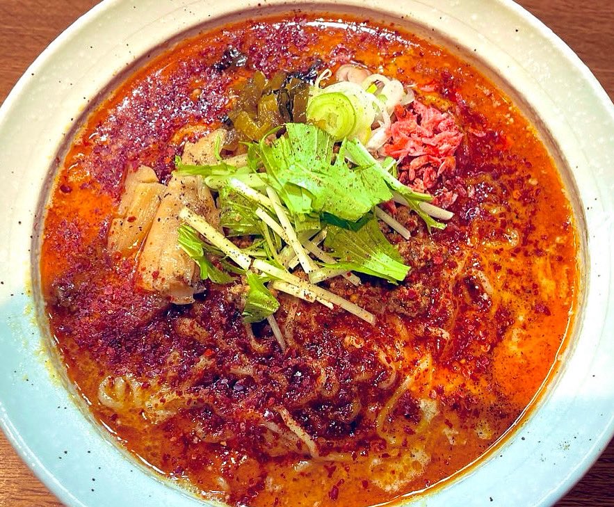 HwRkW1ihyr0379O's tweet photo. 🟠豪虎担々麺です。
ジャンボ担々麺は、美味しさと麺の量が1.７倍に増え､中太麺になりました。
提供時間も昔より早くなりました。
接客も不器用ながら丁寧に頑張っていきます。
ぜひ一度ご来店くださいませ(お願いします)

※汁なしは､『夜限定』で提供しております。 https://t.co/Rb64VeSGcW