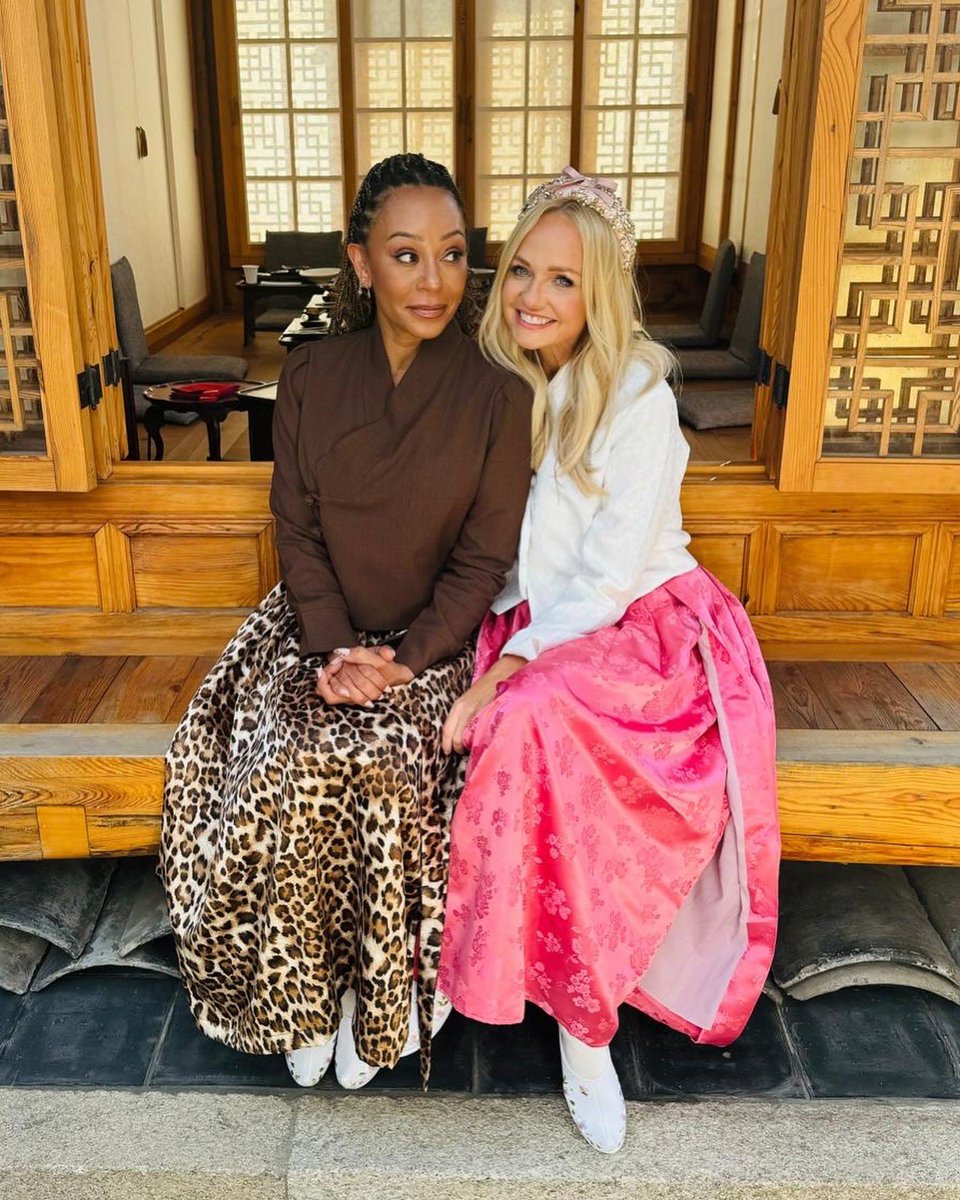 EmmaBunton's tweet image. Happy 50th @OfficialMelB! I’m not far behind you!!! From zig ah zig ahs to belly laughs. Hope you have the best day. Sending love and birthday hugs 💕