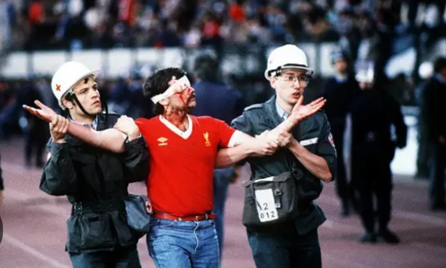 29 mayo 1985 (Hace 40 años): ⚽En el estadio Rey Balduino, ubicado en Heysel,centro de Bruselas, final de la Copa Europea de Fútbol ―entre el Liverpool y la Juventus de Turín― los aficionados provocan una avalancha humana que deja un saldo de 39muertos y unos 600heridos