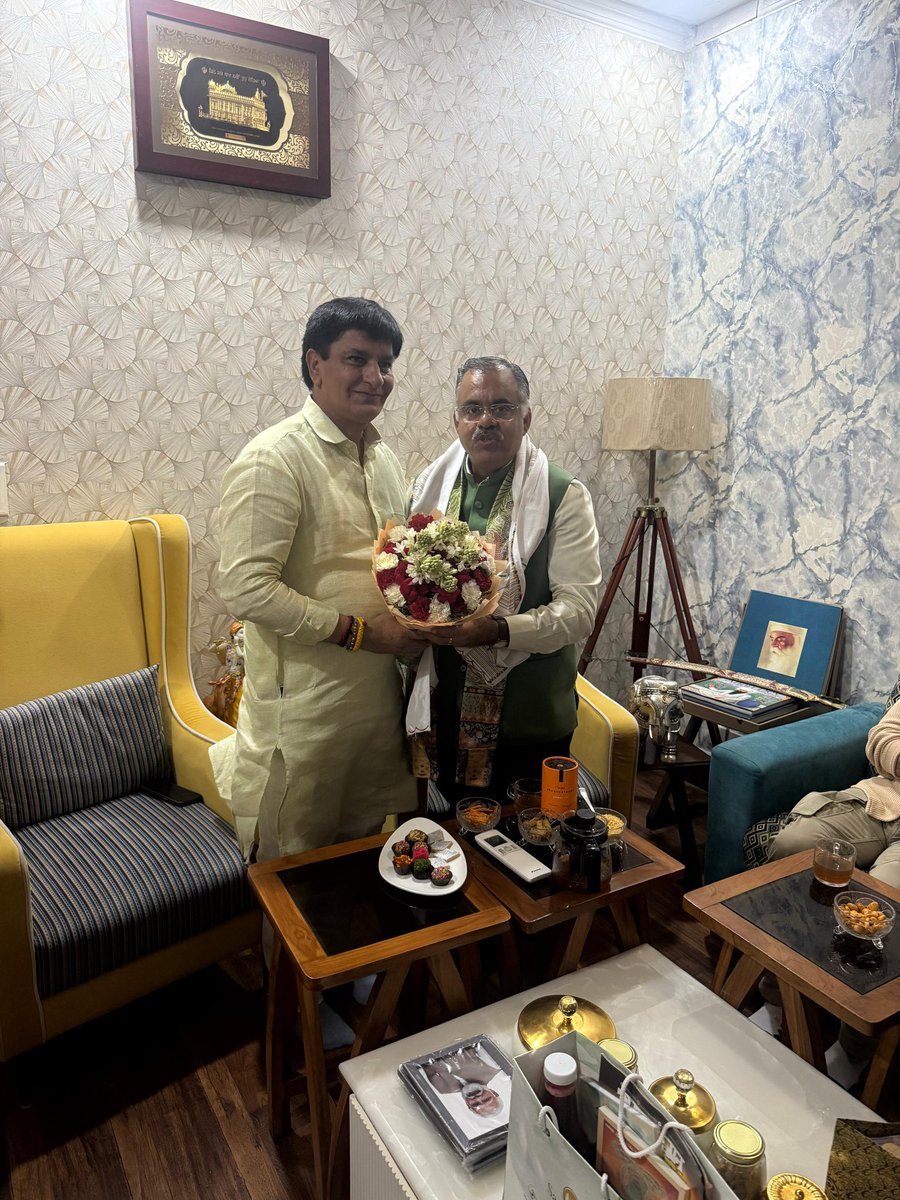 Manoj Shokeen (मोदी का परिवार) (@manojshokeenbjp) on Twitter photo भाजपा के राष्ट्रीय महामंत्री बड़े भाई श्री <a href="/tarunchughbjp/">Tarun Chugh</a> जी से विधायक बनने के बाद मिलकर उनका धन्यवाद किया और बड़े भाई की तरह मुझे हमेशा अपना स्नेह और मार्गदर्शन देते रहते है और संगठन के और कई विषयों पर सार्थक चर्चा हुई l
#विकसितनांगलोई भाजपा के राष्ट्रीय महामंत्री बड़े भाई श्री <a href="/tarunchughbjp/">Tarun Chugh</a> जी से विधायक बनने के बाद मिलकर उनका धन्यवाद किया और बड़े भाई की तरह मुझे हमेशा अपना स्नेह और मार्गदर्शन देते रहते है और संगठन के और कई विषयों पर सार्थक चर्चा हुई l
#विकसितनांगलोई