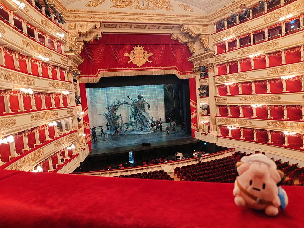 PokedollB's tweet photo. お仕事でしばらくイタリア🇮🇹にいるんやで！やっぱり、劇場の転換をみると沢山の人達のチカラで成り立ってるんやな！😄
#ポケモンfit ？
#ポケモンと生活 https://t.co/Hj4epQLulN