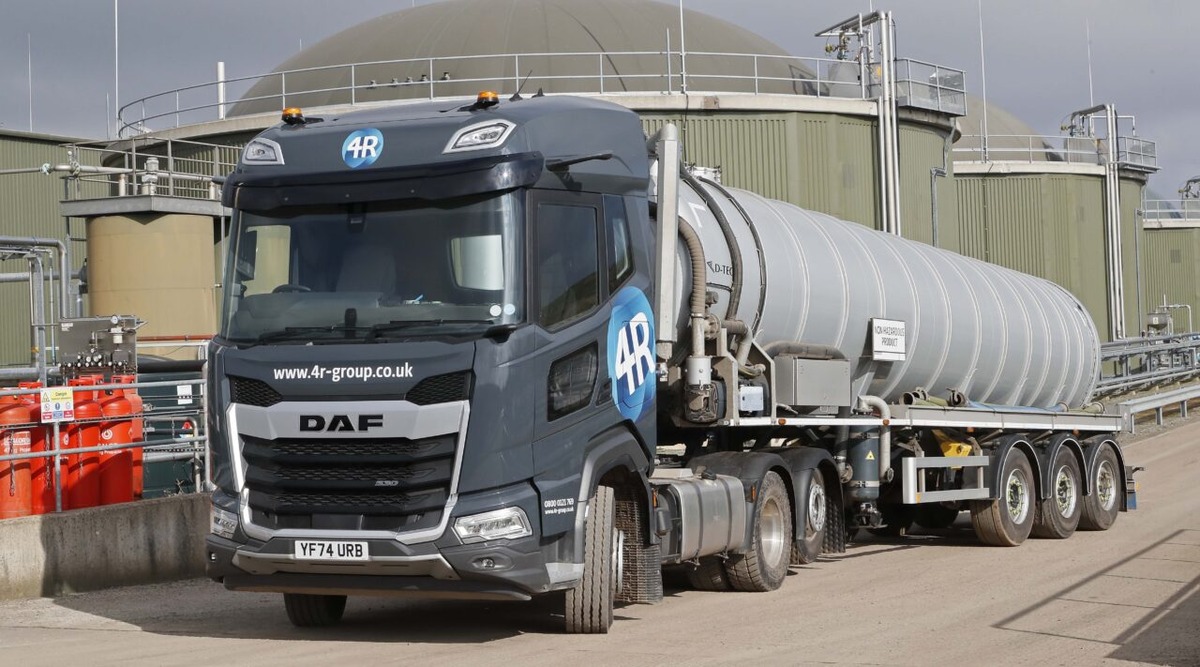 TorqueTweets's tweet photo. Five new @HarshLtd equipped tractor units have just started work with the @4RGroup, which provides environmental services to utilities, industry and farming.

Find out more 👉 https://t.co/PzU9sCTqzy

#BulkandTipper #Harsh #4RGroup #NimblePublishing #FollowThePenguin https://t.co/8y6wjFESw8