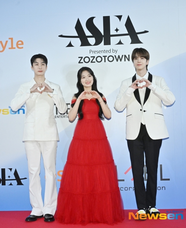 【PHOTO】キム・ヘユン＆MONSTA X ヒョンウォン＆THE BOYZ ヨンフン、日本開催「ASEA 2025」2日目のレッドカーペットに登場
kstyle.com/article.ksn?ar…

#キム・ヘユン #MONSTAX #HYUNGWON #THEBOYZ #YOUNGHOON #ASEA2025