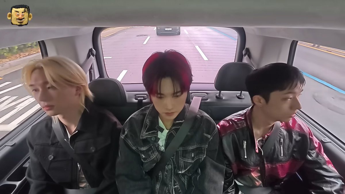 gunilsmenu's tweet photo. jungsu sitting between theo and jiung is taking me out... like that's him, his boyfriend, and his boyfriend's boyfriend 😭 https://t.co/iSIRE78WIC