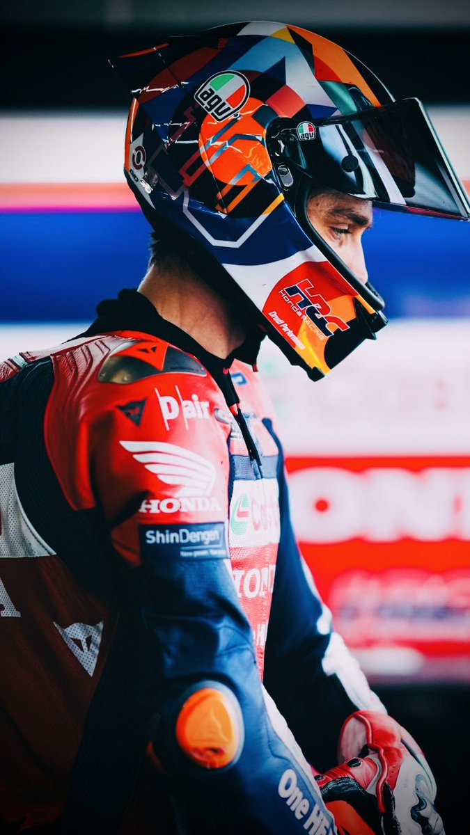 A los buenos dias‼️
Grave accidente de Luca Marini. Un chaval de 27 años, padre de familia el cual muchos se ríen y lo toman de cachondeo. No hay peor cosa que utilizar a una persona para hacer la gracia. En este deporte se sufre, se lesionan, se MUEREN. 
Mas respeto.

#Motogp