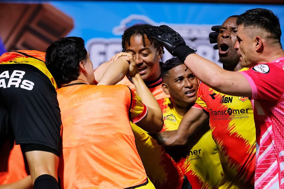 csherediano1921's tweet photo. Esto SÍ se celebra ¡BICAMPEONES! 🏆🏆 https://t.co/kN7LEuszuw