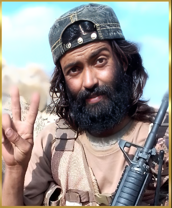 BalochkUpdates's tweet photo. بلوچستان کے ضلع کچھی کے قصبے مچھ سے تعلق رکھنے والا عبدالودود ساتکزئی عرف شیہک بلوچستان منرلز کول کمپنی  میں کلرک تھا۔2 فروری 2024ء کو فتنہ الہندوستان بی ایل اے کے ترجمان نریندر نیگی عرف  باہوٹ نے ایک پریس ریلیز میں اُسے مجید بریگیڈ کا کلیدی کمانڈر اور خودکش دستے کا رکن قرار دیا،وہی عبدالودود جسے اس کی بہن گلزادی بلوچ اور بلوچ یکجہتی کمیٹی (BYC) 3 سال تک پورے زور و شور سے لاپتہ افراد کی فہرست میں پیش کرتی رہی۔

 ٹریک-بریک  آپریشن رپورٹ (CTD-BLA-Jan24) کے مطابق، یہی گروہ BS-095 نامی IED حملے اور دو غیر ملکی انجینئروں کے قتل میں براہِ راست ملوث پایا گیا۔ دوران ملازمت اس کی دوستی بی ایل اے کے حامیوں سے ہوئی ��مارکسزم اور لینن ازم کے اشتراکی نظریے سے متعارف کرایا۔سرمایہ داری دشمن،  پنجاب کے قبضے  اور  طبقاتی استحصال جیسے جعلی نعرے۔ خفیہ نشستوں نے اُسے بی ایل اے کے تربیتی کیمپ تک پہنچا دیا۔ بندوق تھامنے کی عملی تربیت، دھماکہ خیز مواد کی تیاری اور شہادت کے لیکچر نے چند ہی مہینوں میں کتاب دوست نوجوان کو  فدائی میں بدل دیا۔