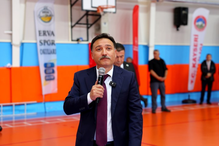 kayserivaliligi's tweet photo. Vali Çiçek, Bünyan’da ERVA Spor Kulübü Etkinliğine Katıldı.

➡️https://t.co/mJDjyWbA3o https://t.co/9z49YqF6vX