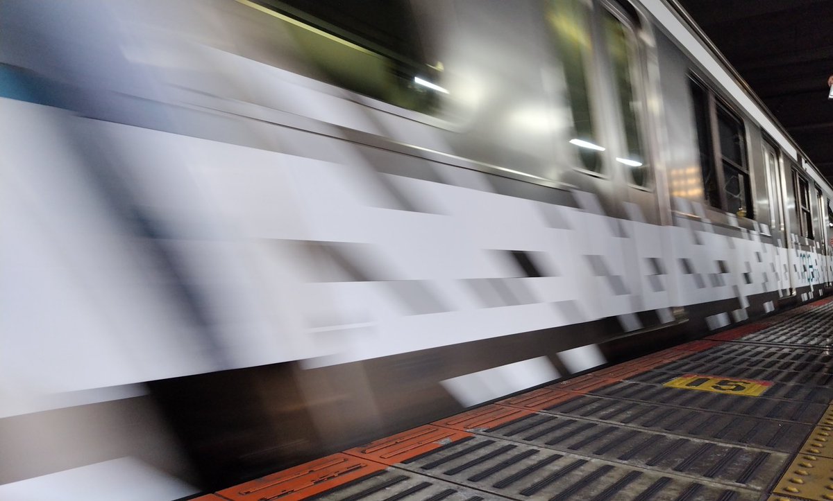 Riku_KO45's tweet photo. 2025.5.29 赤羽駅
mue train 試運転(通過)
#muetrain https://t.co/5iNByW7ckn