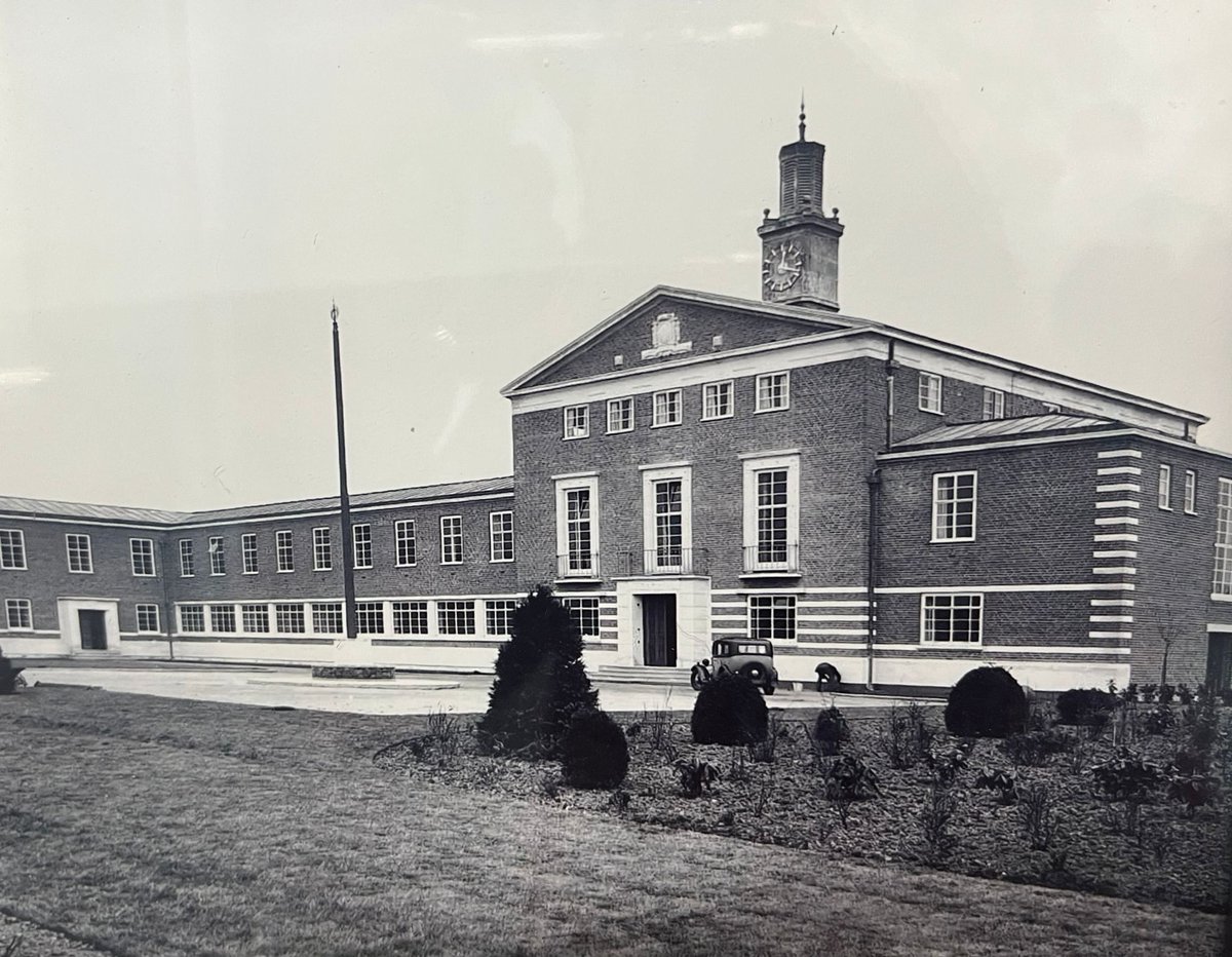 SloughMuseum's tweet image. Opened in 1937, Slough Town Hall was designed by architect E. Riley &amp;amp; quickly became a cornerstone of civic life. The building reflected Slough’s rapid development in the early 20thC ... see more @ our Fb and IG.

#ThrowbackThursday #museumcollection #WorkOfTheWeek #sloughte