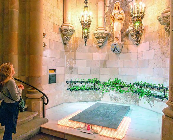 Card. Juan José Omella (@omellacardenal) on Twitter photo Avui dedico la meva #CartaDominical a la figura d'Antoni Gaudí, que el papa Francesc va declarar venerable poc abans de morir.
El proper 10 de juny, a les 20 h, celebrarem una missa en acció de gràcies, a la basílica de la <a href="/sagradafamilia/">La Sagrada Família</a>.
tinyurl.com/2d9bxbrw Avui dedico la meva #CartaDominical a la figura d'Antoni Gaudí, que el papa Francesc va declarar venerable poc abans de morir.
El proper 10 de juny, a les 20 h, celebrarem una missa en acció de gràcies, a la basílica de la <a href="/sagradafamilia/">La Sagrada Família</a>.
tinyurl.com/2d9bxbrw