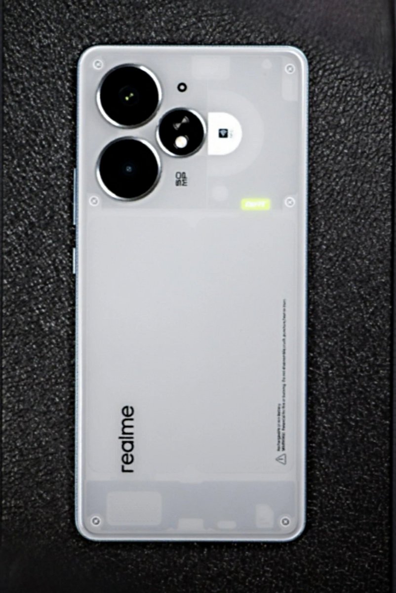 rajAnoop_'s tweet photo. Realme Neo 7 Turbo live images (HQ) 
#realmeNeo7Turbo #realmeGT7 https://t.co/TwZaX0QtRT
