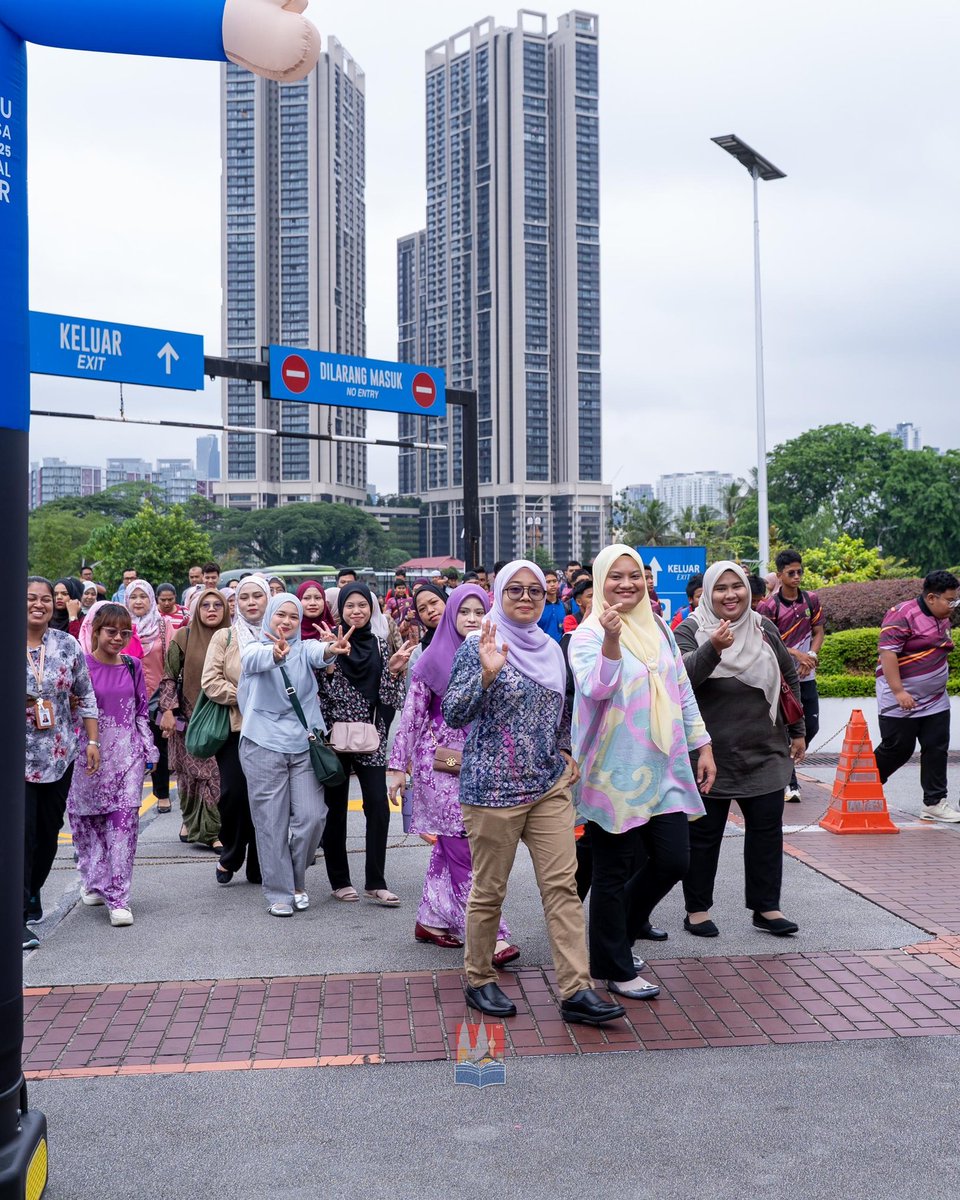 klibfmy's tweet photo. HARI KETUJUH PBAKL 2025 (1)
π Pesta Buku Antarabangsa Kuala Lumpur 2025
Tarikh: 23 Mei hingga 1 Jun 2025
Masa: 10 pagi hingga 10 malam
Lokasi: Pusat Dagangan Dunia Kuala Lumpur (WTCKL)
BUKU: MEMBACA, MEMIMPIN.
#PBAKL2025 #MalaysiaMembaca
#KLIBF2025 https://t.co/p2s7IYcPIl