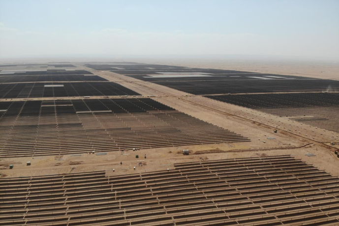 EnergyChinaCEEC's tweet photo. 🎉✨ The Kom Ombo 500MW Photovoltaic Power Station, the largest single PV project constructed by #CEEC in Egypt, has been fully completed and officially handed over for operation. #CEECproject #GlobalCEEC #GreenCEEC https://t.co/vc8Qn9Yort