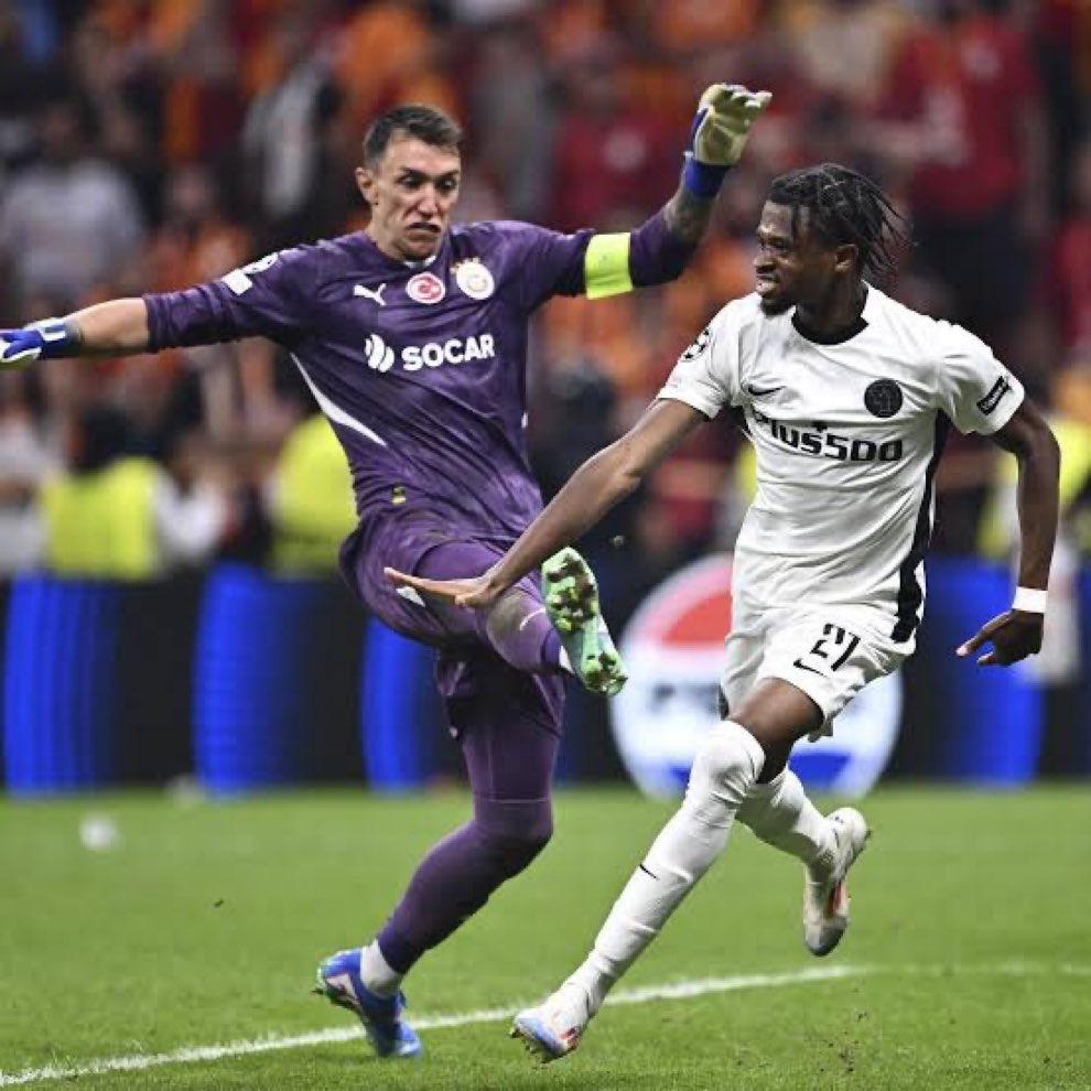 🗣️ Dursun Özbek: "Muslera, Türkiye'de gençlere gayet örnek olan, çok ahlaklı bir insandı. Herkes onun nasıl ahlaklı olduğunu iyi bilir."