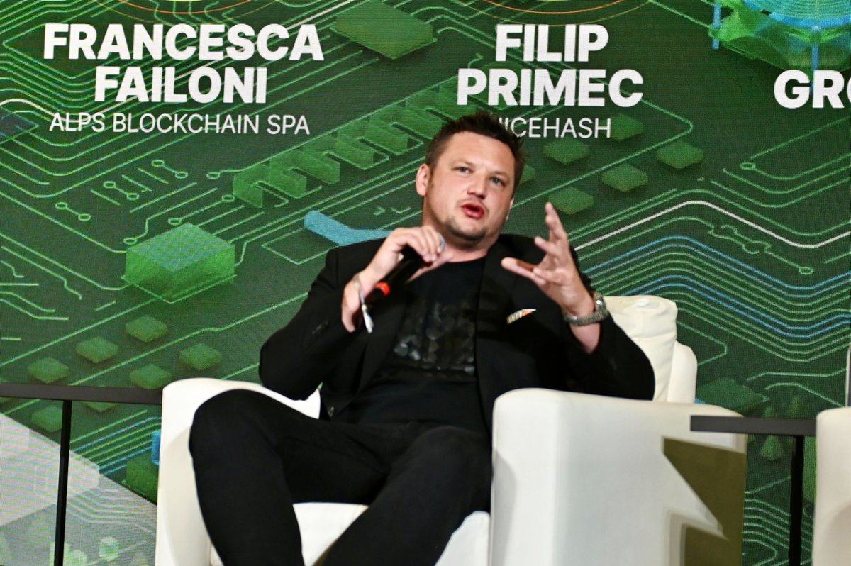 NiceHashMining's tweet image. 💬 "What's coming is big interest in managing and controlling hashrate" 
@FilipPrimec , Chief Legal Officer at NiceHash, live at 
@TheBitcoinConf 

#Hashrate #Bitcoin2025 #NiceHash #Mining