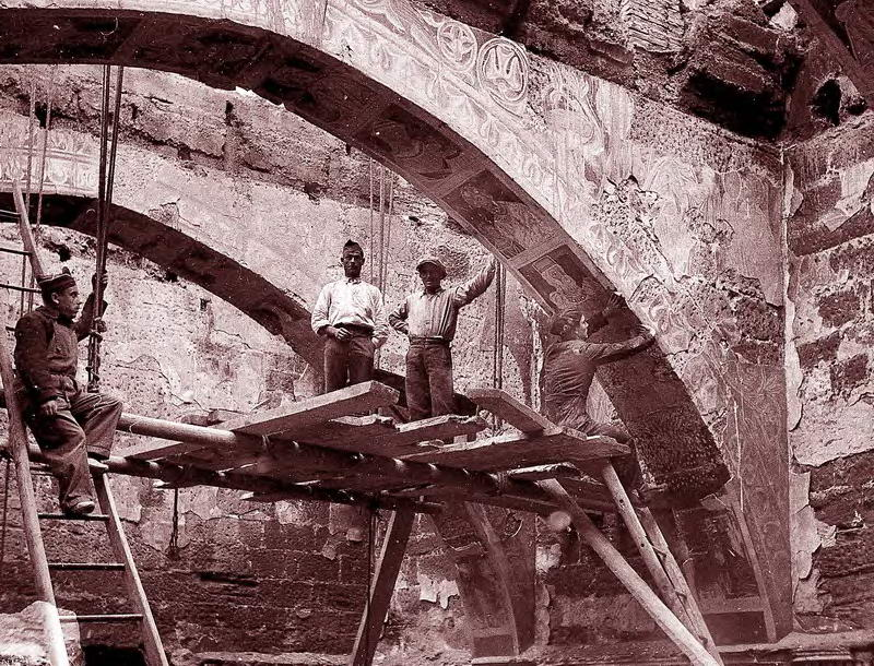 FanaletFernando's tweet photo. 🧵1/4
El Monestir de #Sixena formava part del Bisbat de Lleida.
A la guerra civil va ser incendiat al 1936, amb obres destruïdes i deixades a la intempèrie.
Els catalans van recuperar, restaurar, completar i mantenir tot el que es va poder, sempre a costa seva, evitant la perdua. https://t.co/cEvbtIrLXR