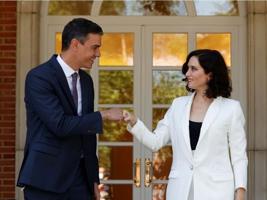 PSOE y PP.
Sánchez y Ayuso. 
Dos caras de la misma moneda.
Corrupción sistemática.  Y los seguidores de uno y otra.
Echándole en cara al otro lo que hacen ellos. 
Hipocresía máxima.