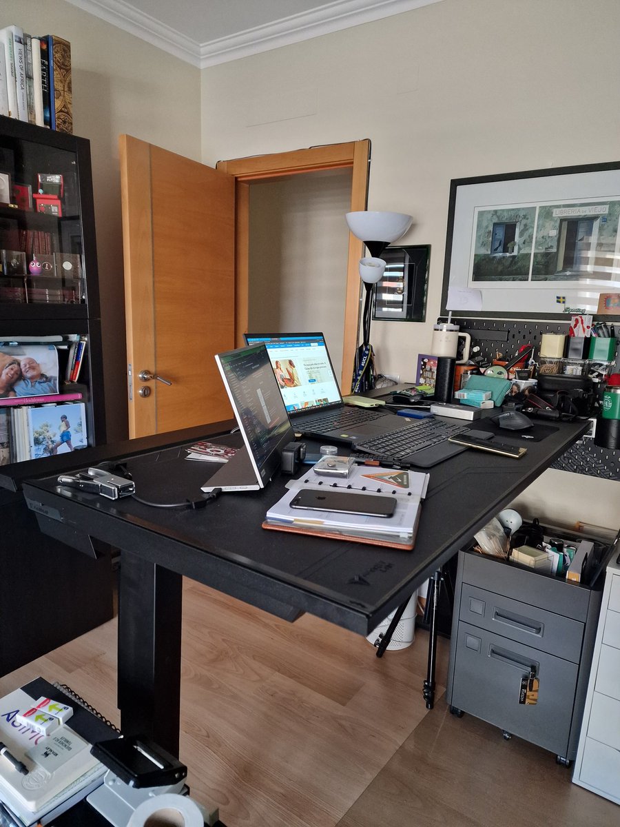 orebelo's tweet photo. My #Secretlab desk 😀 https://t.co/nmtmpI4Ci6