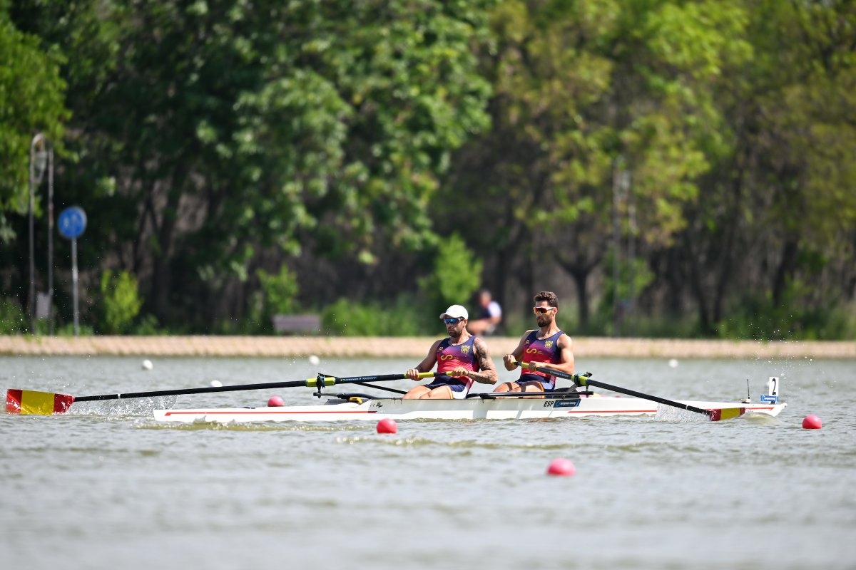 Romania continued the best time theme of the morning, with a speedy 6:17.90 setting a European best time in the men's pair - only for this to be broken in Heat 3 by Jaime Canalejo and Javier Garcia of <a href="/fed_esp_remo/">Fed.Española de Remo</a>, in 6:16.21.

#ERCHPlovdiv #EuropeanRowingChamps