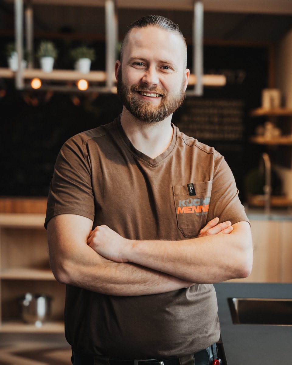 Moin! 😊 Marwin Lübben, Küchenmonteur bei Küchen Mennen, montiert Deine Küche top – Kundenzufriedenheit garantiert! Schau in Westerholt/Pewsum vorbei! 🔧 kuechenmennen-beratung.de

#KüchenMennen #Westerholt #Pewsum #Ostfriesland #Einbauküchen #Küchenmontage