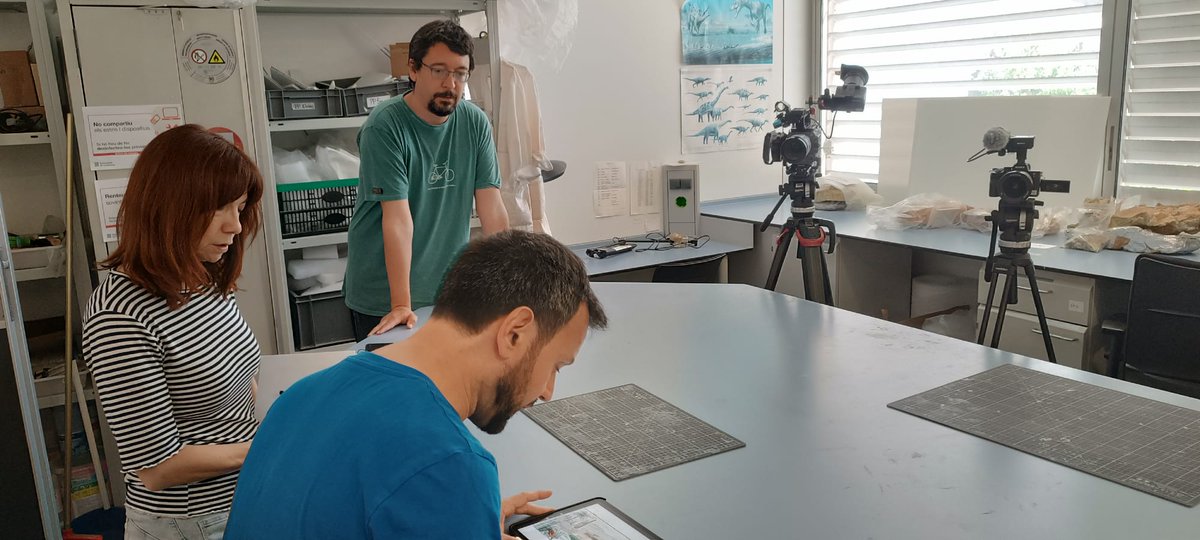 MuseuICP's tweet image. Ahir vam rebre una visita especial al @MuseuICP! 🎥 El programa @marciansTV3 va gravar un reportatge sobre el paleoart, la unió entre ciència i art que dona vida al passat. 🦖

Amb @RocOlivePous i @FortunyPaleoBio de l&apos;ICP. Aviat a la pantalla! 📺

#Marcians3Cat
