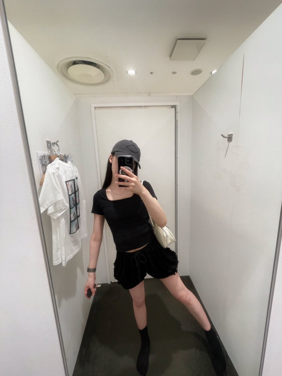 haeunkim__'s tweet photo. 暑くなったり寒くなったり服装むずいな https://t.co/xMlHjOsdek