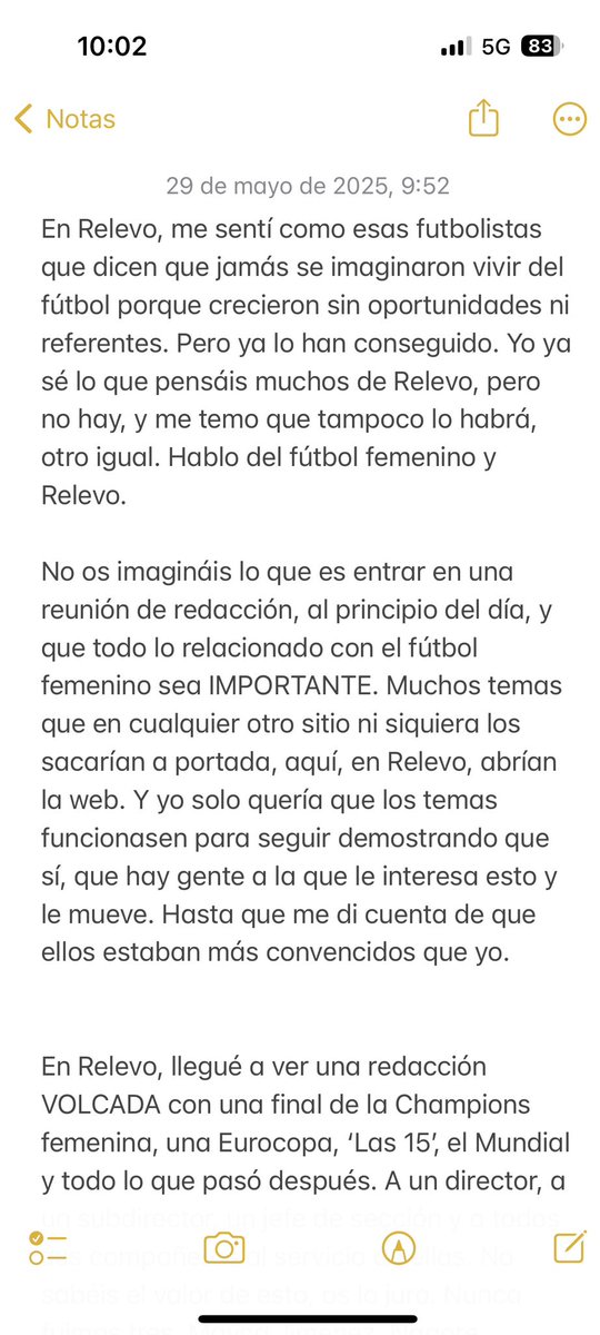 SandraRiquelme_'s tweet photo. Lo que más rabia me da es que no nos han dejado seguir y esto, lo del fútbol femenino y @relevo, es casi imposible de conseguir en ningún sitio. 

Claro que hubo veces que nos equivocamos, pero ojalá alguien te vuelva a cuidar tanto, amigo. Y te haga sentir tan importante. https://t.co/nTFbKGdw7T