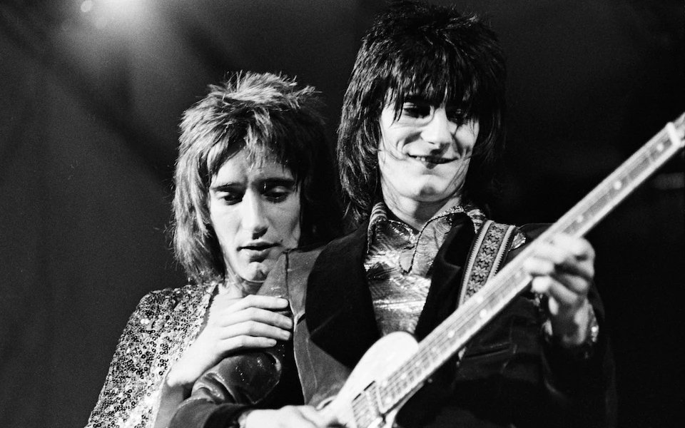 🎸😎❤️"Think I'll find myself a rock 'n' roll band, that needs a helping hand"