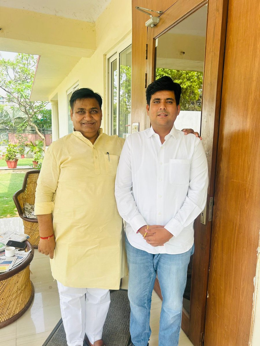 GovindDotasra's tweet photo. आज राजस्थान युवा कांग्रेस के कार्यकारी अध्यक्ष यशवीर सूरा जी के जन्मदिन पर उन्होंने मुलाकात की, उन्हें हार्दिक बधाई व उज्ज्वल भविष्य की शुभकामनाएं दीं।

ईश्वर से आपके स्वस्थ और दीर्घायु होने की कामना है। @yashveershoora https://t.co/DrfxGrSmJZ