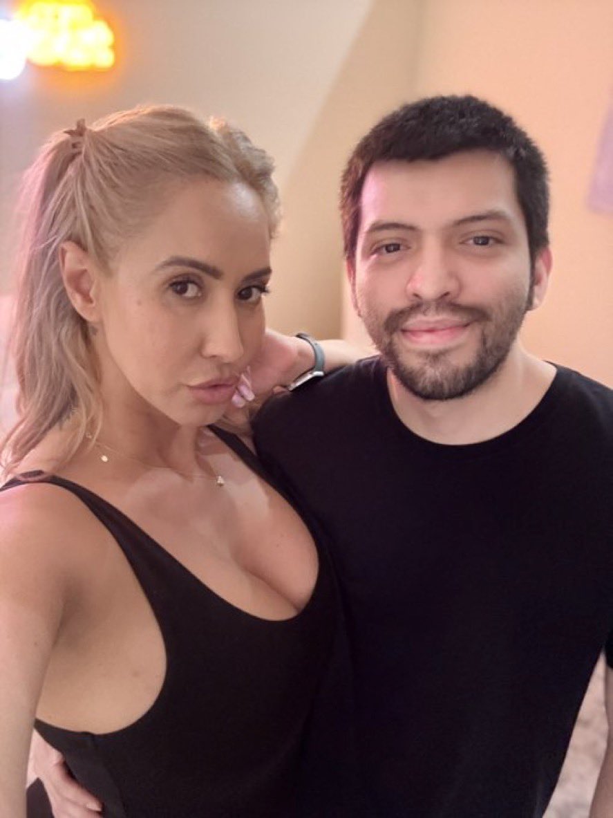 Met him at Exxxotica Chicago, Fucked him a few weeks later in Las Vegas. Who else wants to CUM play with me.?