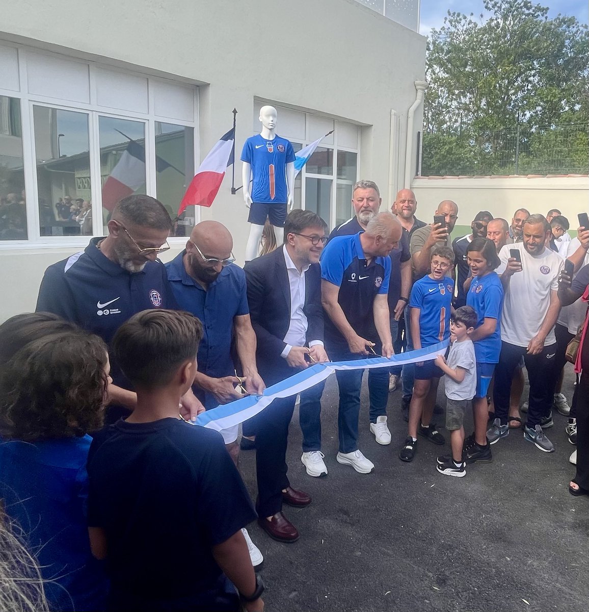 C’était hier soir dans le 13ème arrondissement : Inauguration de la rénovation des locaux du CA Gombertois  ! 
Félicitations à l’ensemble de l’équipe qui fait vivre ce club au quotidien ! ⚽️