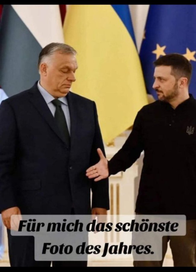Einem Faschisten gibt man nicht die Hand!
Völlig richtig Herr Orban!
Herr Orban und Herr Fico haben schnell erkannt was das für ein gefährlicher Mensch ist!