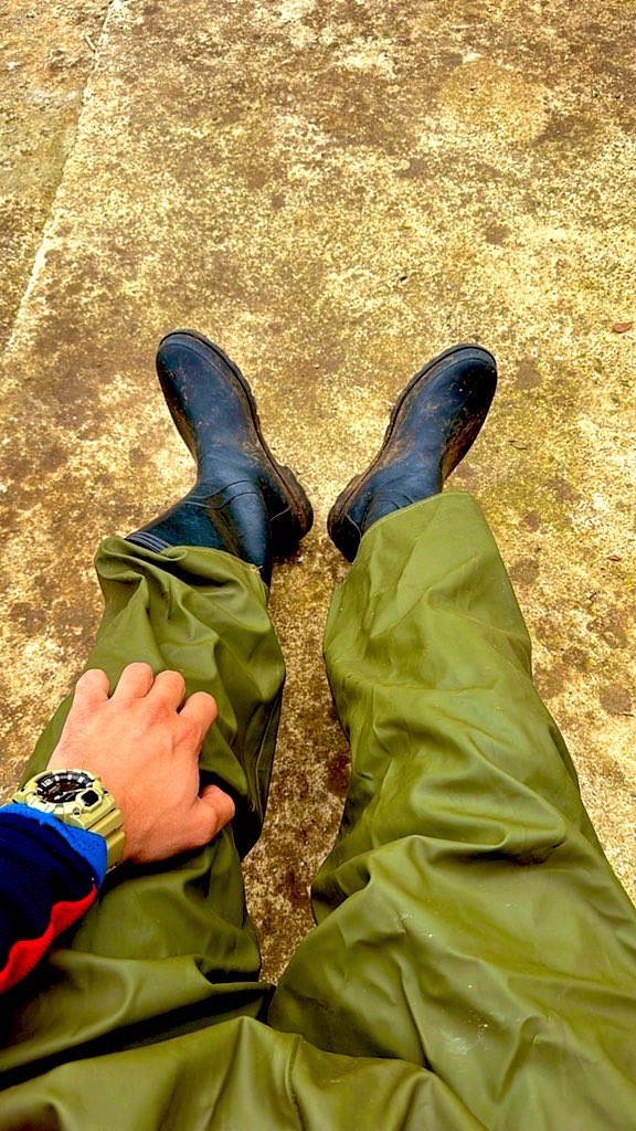 Türk olduğum için çay kaçakçılığı yapmıyorum; bahçeye girip ülkem için çay ekiyor ve üretiyorum.

Not; Bahçenizde kendiniz çalışın, Türk çalıştırın, kimliksizleri çalıştırmayın.