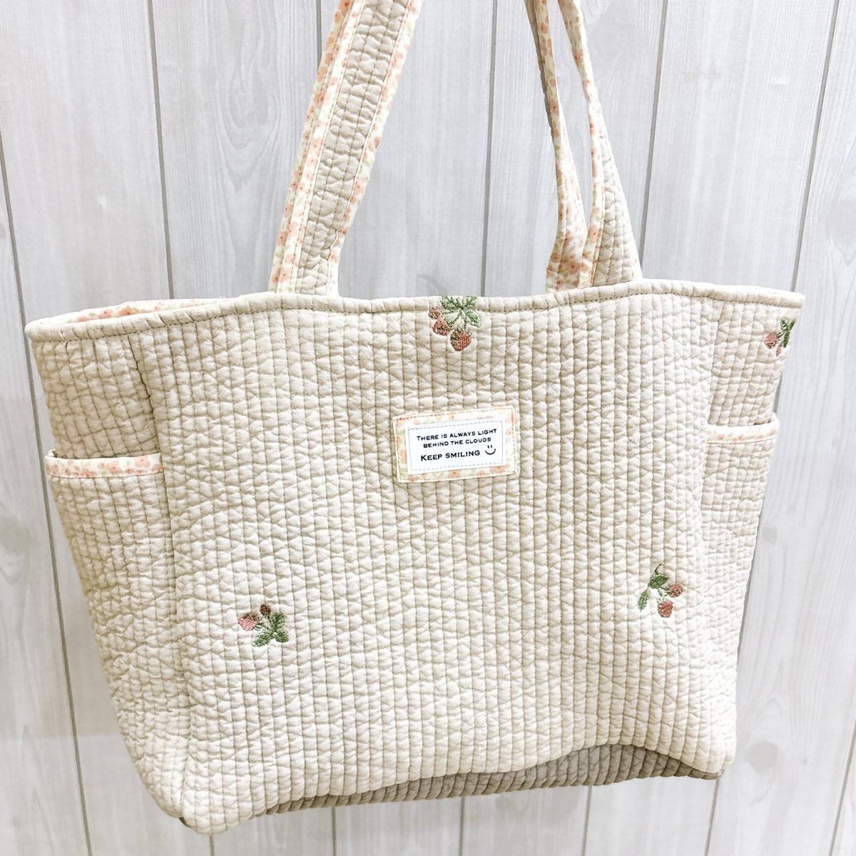 Maruru1506's tweet photo. 【新作入荷情報】

美子製作所さんから納品していただきました☺️

韓国から伝わり現在日本でも流行っているヌビ生地を使用したバッグとポーチ5点納品していただきました♪

 #ハンドメイド　#バッグ　#トートバッグ　#リバティ #ヌビ　#ヌビバッグ #bag #handmade https://t.co/fUdhwvSKRO
