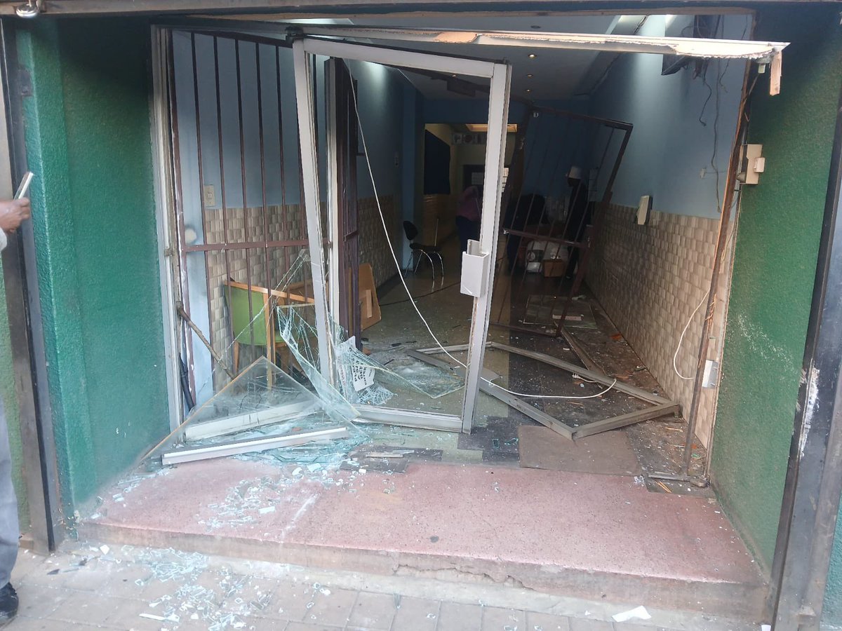 FasdaProtect's tweet image. Taxi vs building!
Pritchard Str, JHB CBD.
@SafercityZA @_ArriveAlive @GTP_Traffstats @FatalMoves