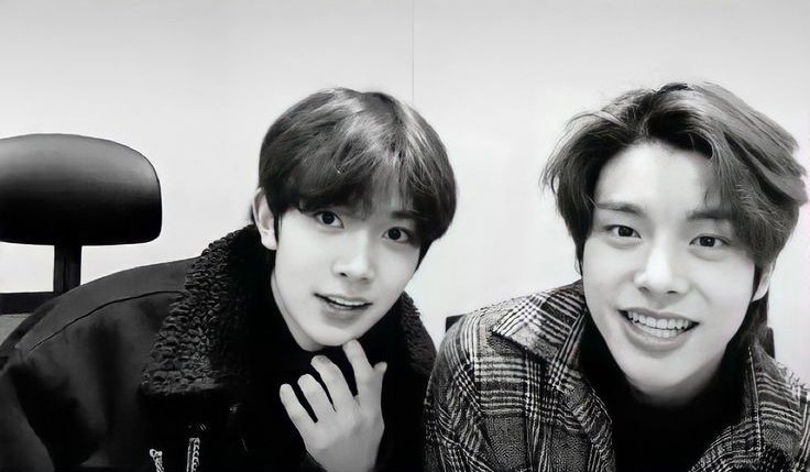 Kangen. Baru sebentar cintanya dibagikan, tapi maaf— rasanya memang sudah rakus. Rakus dengan semua cinta yang terus dibagi melalui hadir manisnya. 

You really are: the pure definition of gorgeous.