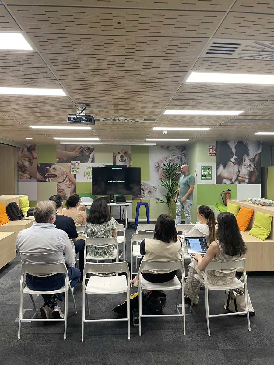 ¡Gracias a las personas que nos acompañaron ayer! 🙌

Fue un placer compartir ideas, preguntas y experiencias con la comunidad.

Gracias a Álvaro Arribas por la ponencia inspiradora y a <a href="/zooplus_es/">zooplus.es</a> por cedernos el espacio y propiciar el networking 💬✨

¡Nos vemos en la próxima!