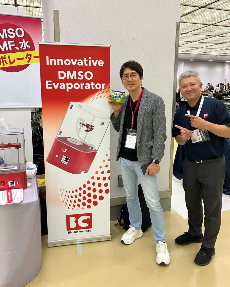BioChromatoInc's tweet image. Great to meet Professor Yagai from Chiba University, one of our Smart Evaporator users, at ISMSC 2025!
His lab website features an amazing robot design that reflects his vision of creating molecular assemblies that function like robots. So cool!
👉 zurl.co/AzUZK